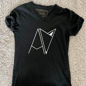 Androgynous Fox, size S V-neck Black logo shirt